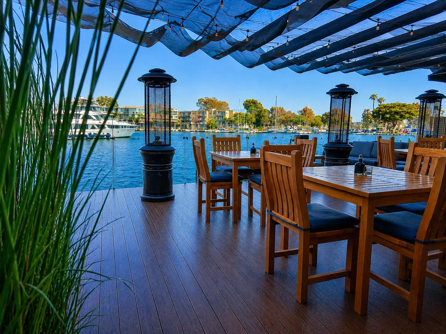 Killer Cafe waterfront breakfast and brunch in Marina del Rey - patio dining overlooking the marina